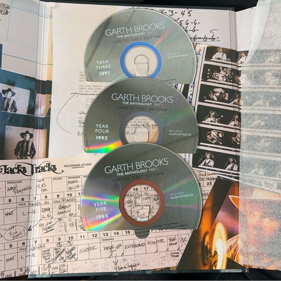 Garth Brooks The First Five Years Anthology Book and CD Disc Set Like New - Picture 9 of 12